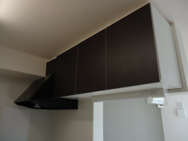 キッチン　吊り戸棚