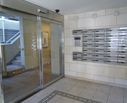 毎日通るエントランスはこのようになっています