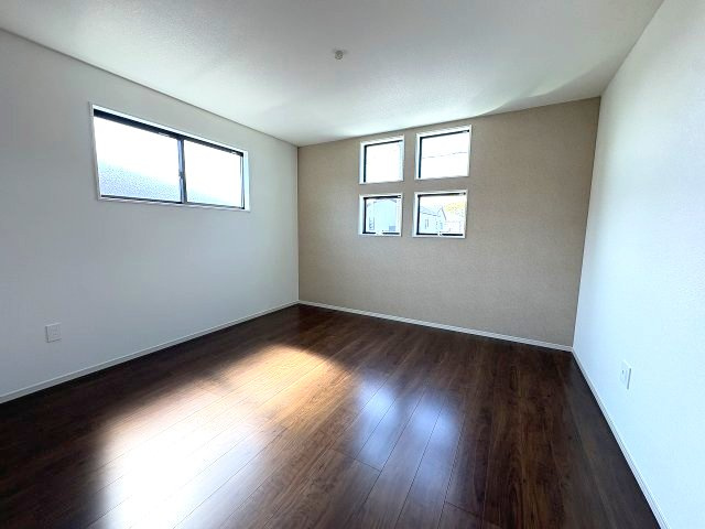 【寝室】 | 福岡市東区三苫2丁目6期7期　3号棟（全5棟）【仲介手数料無料・0円】 | 現地写真。2階主寝室です。