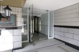 清潔なエントランスです