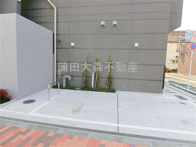 SSH萩中の駐車場|左側バイク置き場1台　敷地内平置き駐車場1台　空き状況等詳細はお問合せください。