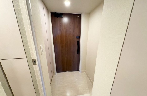 ロイヤルパークス有明の玄関