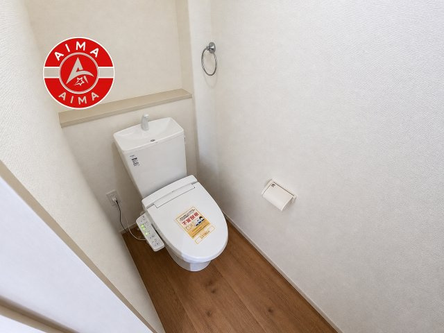 福岡市東区三苫2丁目第7-2棟(4号棟)のトイレ|温水洗浄便座を完備しております。2ヶ所にトイレがあるのは朝の慌ただしい時間も安心です。