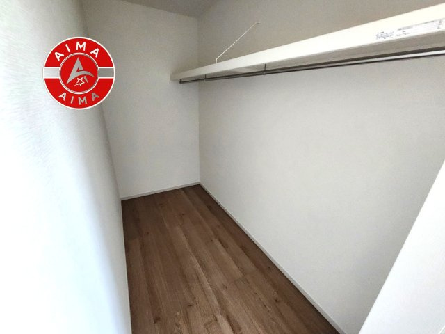 福岡市東区三苫2丁目第7-2棟(4号棟)の収納|洋服や大きな荷物が多い方や人数の多いご家族などは、一般的なクローゼットよりもウォークインクローゼットのほうが使い勝手が良いです。