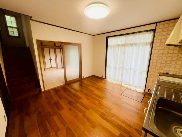 塩屋町8丁目貸家の居間・リビング