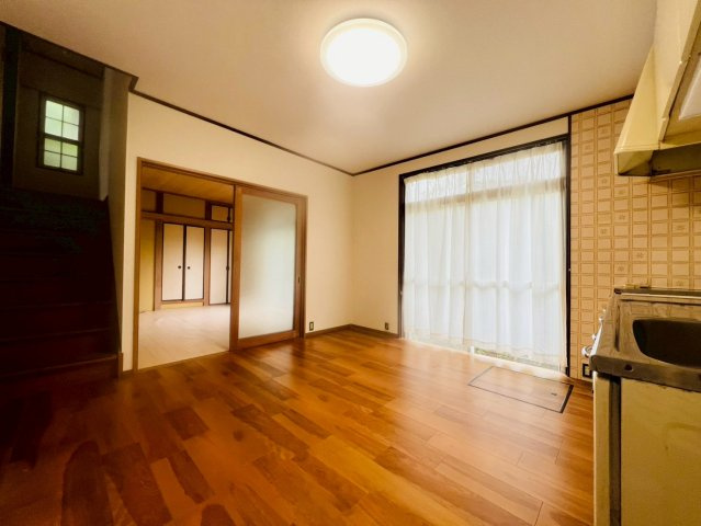 塩屋町8丁目貸家の居間・リビング