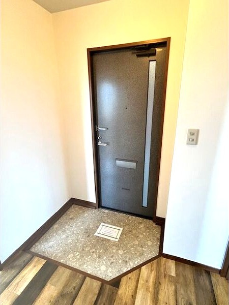 ファミール前田Ｂ棟の玄関