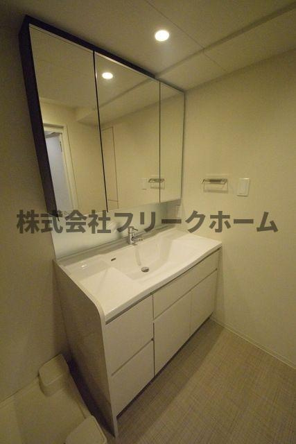 武蔵野市吉祥寺南町３丁目の賃貸マンションの洗面所