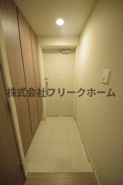 武蔵野市吉祥寺南町３丁目の賃貸マンションの玄関