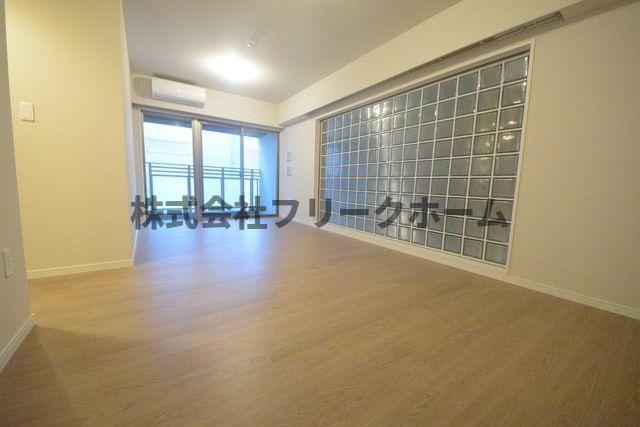 武蔵野市吉祥寺南町３丁目の賃貸マンションの居間・リビング