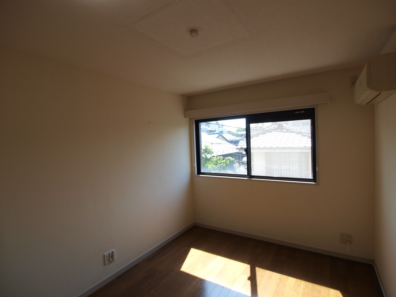 ロックウエルコート の洋室