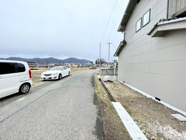 上田市岩下の前面道路含む現地写真