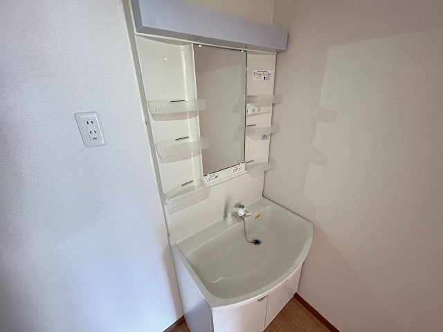 Ｋ・Ｕグランデの独立洗面台|同タイプ物件写真