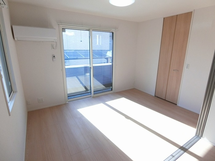 広島市安佐北区亀山１丁目のアパートの寝室