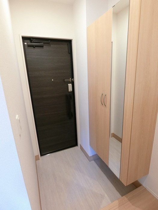 広島市安佐北区亀山１丁目のアパートの玄関