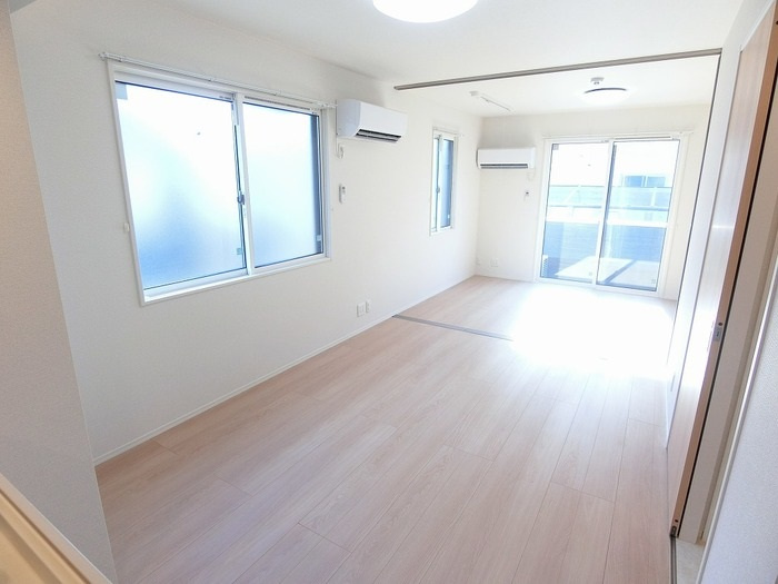 広島市安佐北区亀山１丁目のアパートの居間・リビング