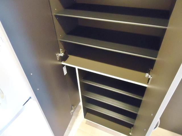 コート・ブリィス長津田の収納|下駄箱