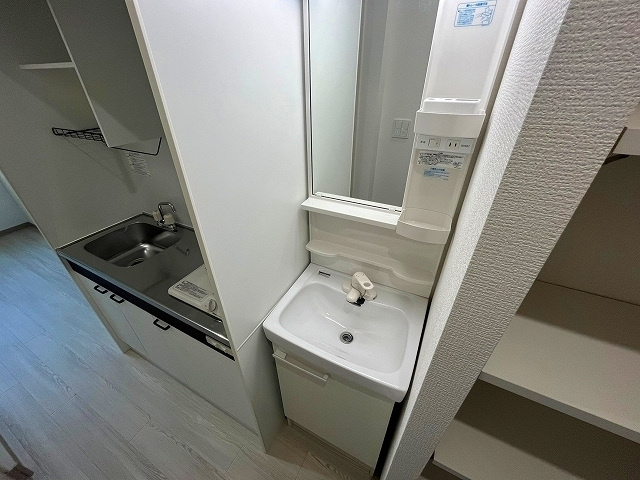 ＣＯＬＬＩＮＡ本浦２０の独立洗面台