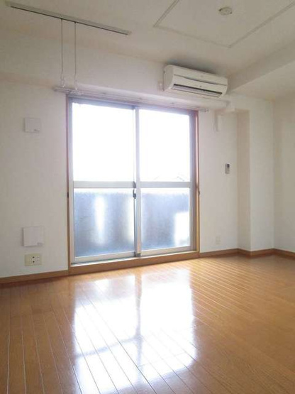 【居間・リビング】 | ロイヤル・レジデンス弐番館 | 居室・リビング