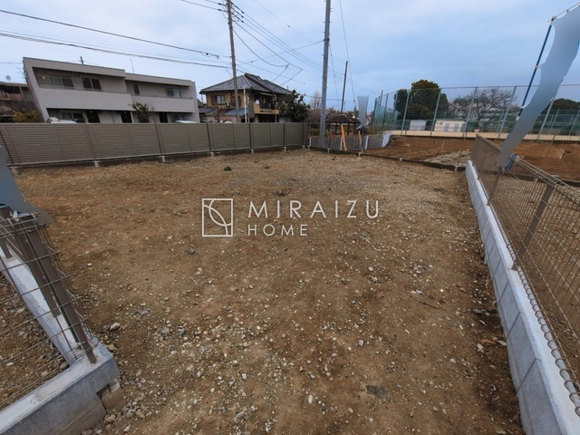 【前面道路含む現地写真】 | 陽の光をたっぷりと浴びながら気持ち良く生活が出来ます。夢のマイホーム、夢ではなく実現出来ます！見学・ご相談等、お気軽にご連絡下さい。