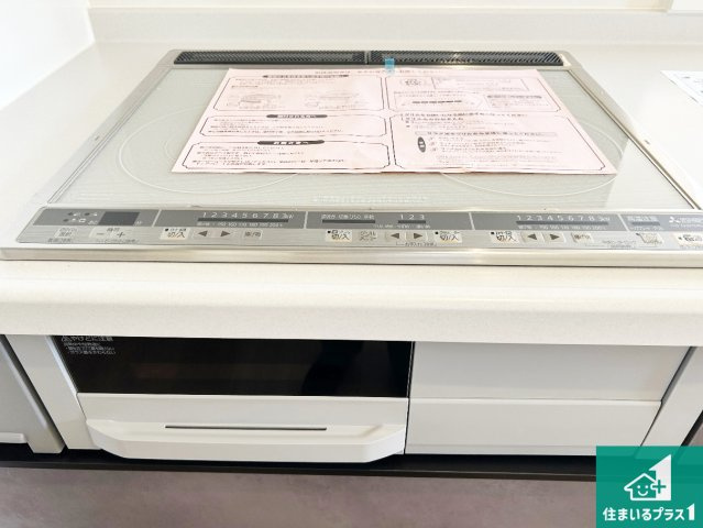 桜井市三輪　第10期　新築一戸建ての設備|火を使わないので、安心なＩＨコンロ！でこぼこが無い構造なので、掃除もしやすく清潔に保てます！