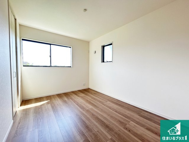 ●桜井市三輪　第10期　新築一戸建ての洋室|シンプルな洋室は、自分好みのインテリアが楽しめます♪ご家族とインテリアや家具を選びに行くのは入居時の醍醐味の一つです。ぜひお楽しみください♪