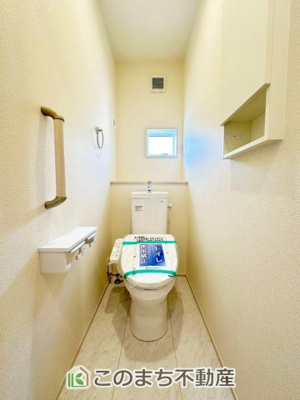 【トイレ】 | ブルーミングガーデン宇都宮市清住3丁目　1号棟 | 同社施工物件の写真です。※建具やフローリング、その他仕様が違う場合がございます。