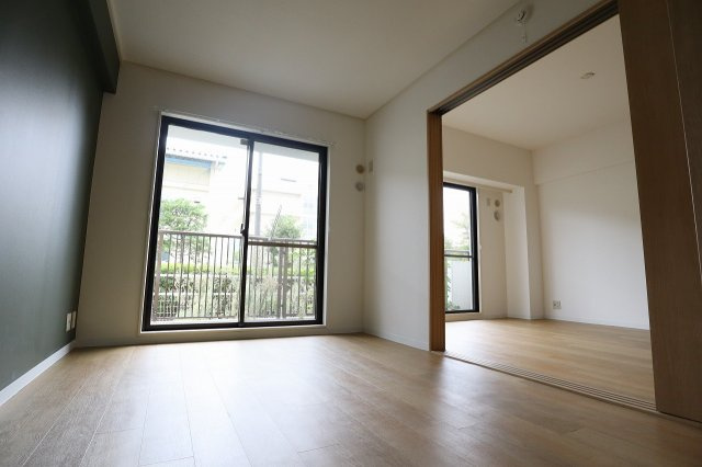 PLENDY市川大野の洋室