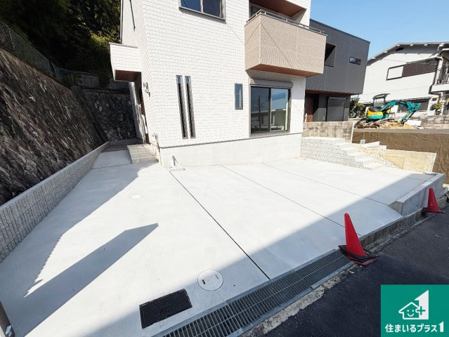 高槻市大和　新築一戸建ての駐車場|４台分の駐車スペース有り！急な来客でも安心です！