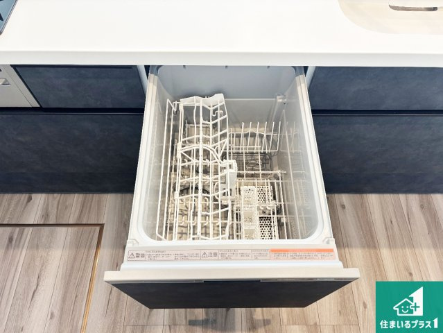 高槻市大和　新築一戸建ての設備|食事後の一仕事、食器洗いをボタン一つでお任せできちゃいます！場所を取らないビルトイン式なので、お料理スペースもしっかり確保！