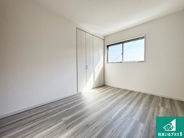 高槻市大和　新築一戸建ての洋室|シンプルな洋室は、自分好みのインテリアが楽しめます♪ご家族とインテリアや家具を選びに行くのは新築購入時の醍醐味の一つです。ぜひお楽しみください♪