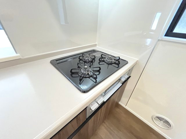 【キッチン】 | 福岡市東区香椎5丁目　1号棟（全1棟）【仲介手数料無料・0円】 | 施工例。施工例は完成時と異なる場合があります。