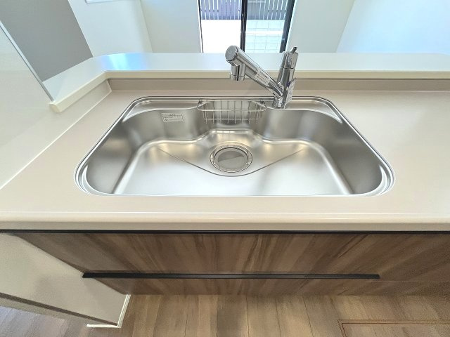 【キッチン】 | 福岡市東区香椎5丁目　1号棟（全1棟）【仲介手数料無料・0円】 | 施工例。施工例は完成時と異なる場合があります。