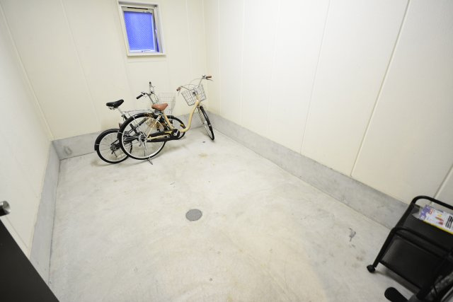 アパルトマン阪南町の駐車場