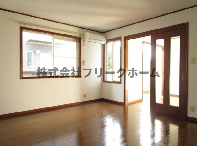 杉並区久我山３丁目のタウンの居間・リビング