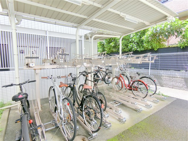 メインステージ多摩川Ⅱのその他共用部分|屋根付きの駐輪場