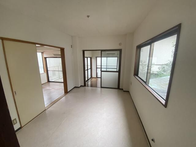 厚木市緑ケ丘２丁目のアパートの寝室