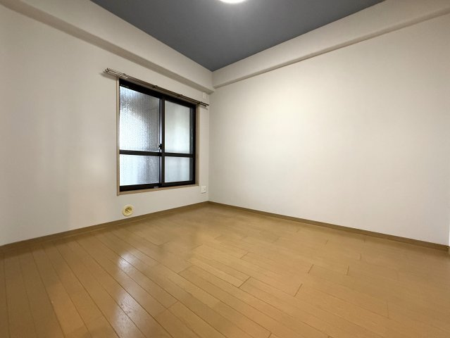 サーパス西大畑の洋室