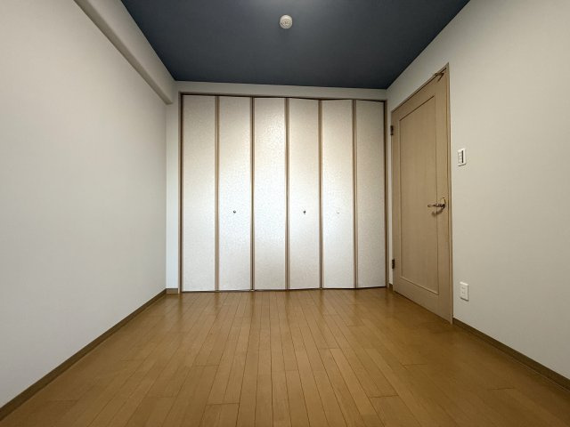 サーパス西大畑の洋室