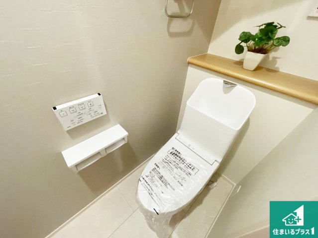 神戸市垂水区塩屋町　第1期　新築一戸建てのトイレ|1・2階の2ヶ所にあるので、朝の忙しい時間の順番待ちもなく、深夜の利用にも大変便利です。