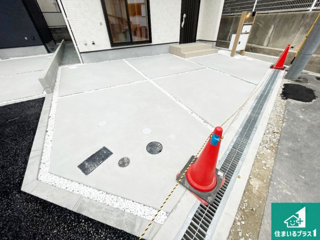 神戸市垂水区塩屋町　第1期　新築一戸建ての駐車場|並列２台駐車可能！ゆとりの駐車スペースで車庫入れもスムーズ！