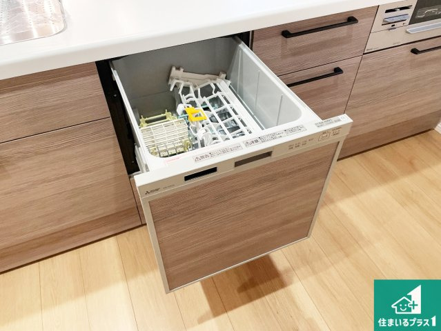 神戸市垂水区塩屋町　第1期　新築一戸建ての設備|食事後の一仕事、食器洗いをボタン一つでお任せできちゃいます！場所を取らないビルトイン式なので、お料理スペースもしっかり確保！