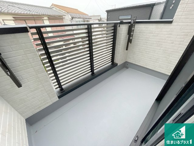 神戸市垂水区塩屋町　第1期　新築一戸建てのバルコニー|ワイドバルコニーは洗濯物を干すスペースが広いのでご家族が多くても安心！