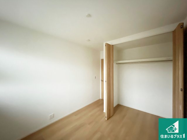 神戸市垂水区塩屋町　第1期　新築一戸建ての洋室|収納スペースが充実しているので子供の成長に合わせてたくさん収納ができます！家族構成に合わせた様々な活用ができる収納！