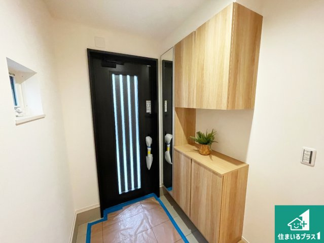 神戸市垂水区塩屋町　第1期　新築一戸建ての玄関|シューズボックスにはたくさんの靴が収納できるので玄関周りはいつもスッキリ！ご家族が増えても安心！