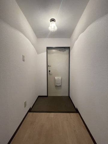ラフィネ櫻館の居間・リビング|現状優先です。