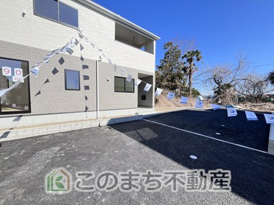 【駐車場】 | CRADLEGARDEN結城市結城第43　6号棟 | コンクリート舗装された駐車場は雨の時も水たまりにならずに便利です♪
