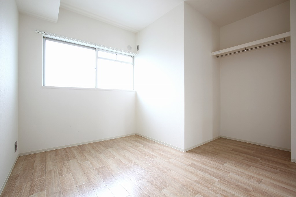 コーポやすり苑の洋室|同タイプの別部屋の参考写真です。色など異なる場合は現状優先となります。