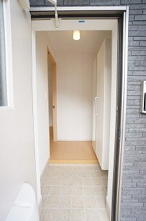 クリスタルブレイズの玄関