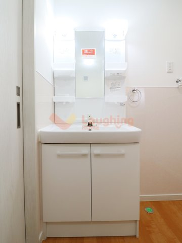 クラシア諏訪野の洗面所|ゆったりとスペースのある洗面所